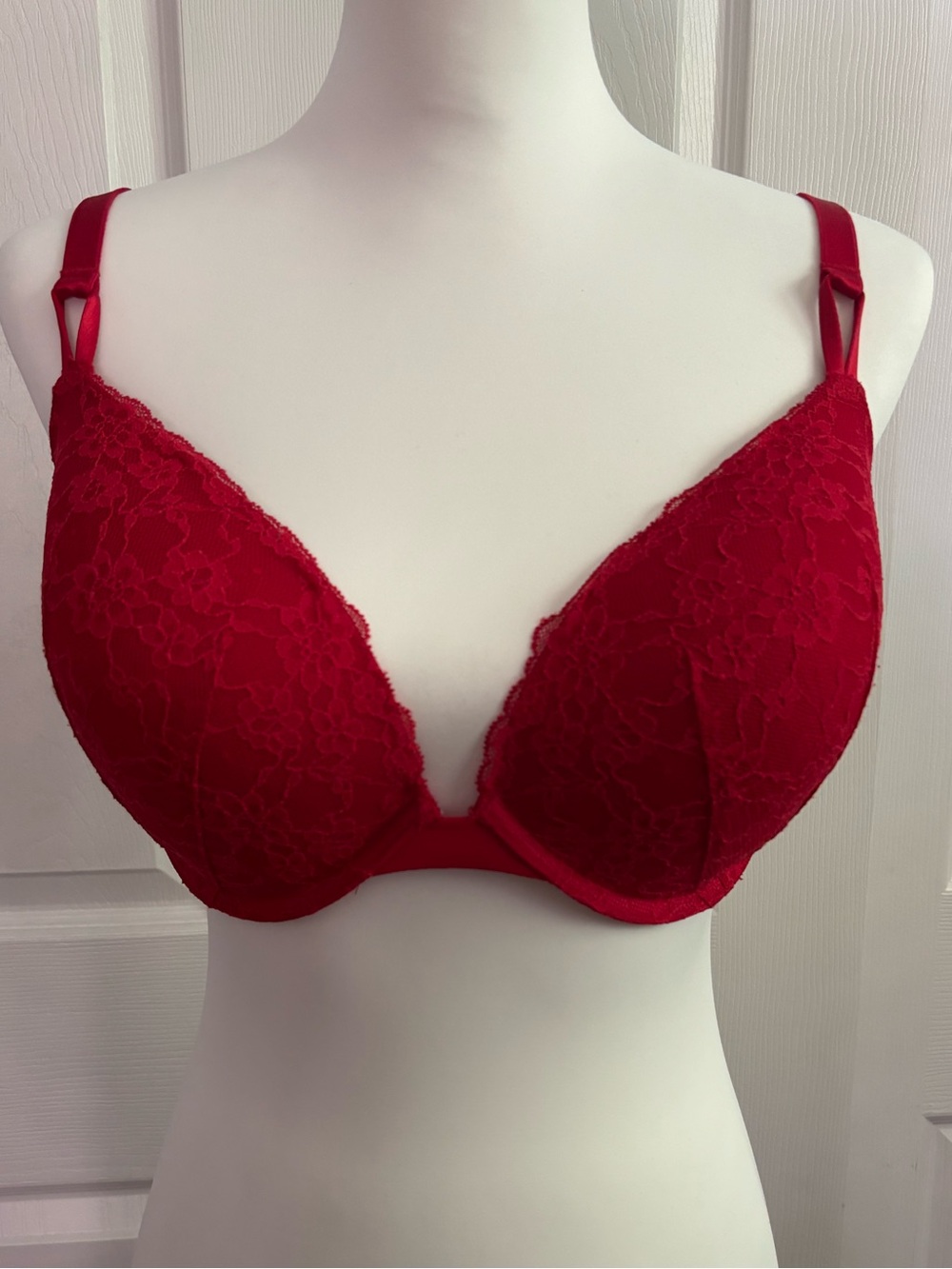 Victoria's Secret Red Lace Push-Up Bra 36DD